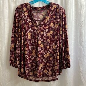 VINCE CAMUTO floral print v-neck top Medium size